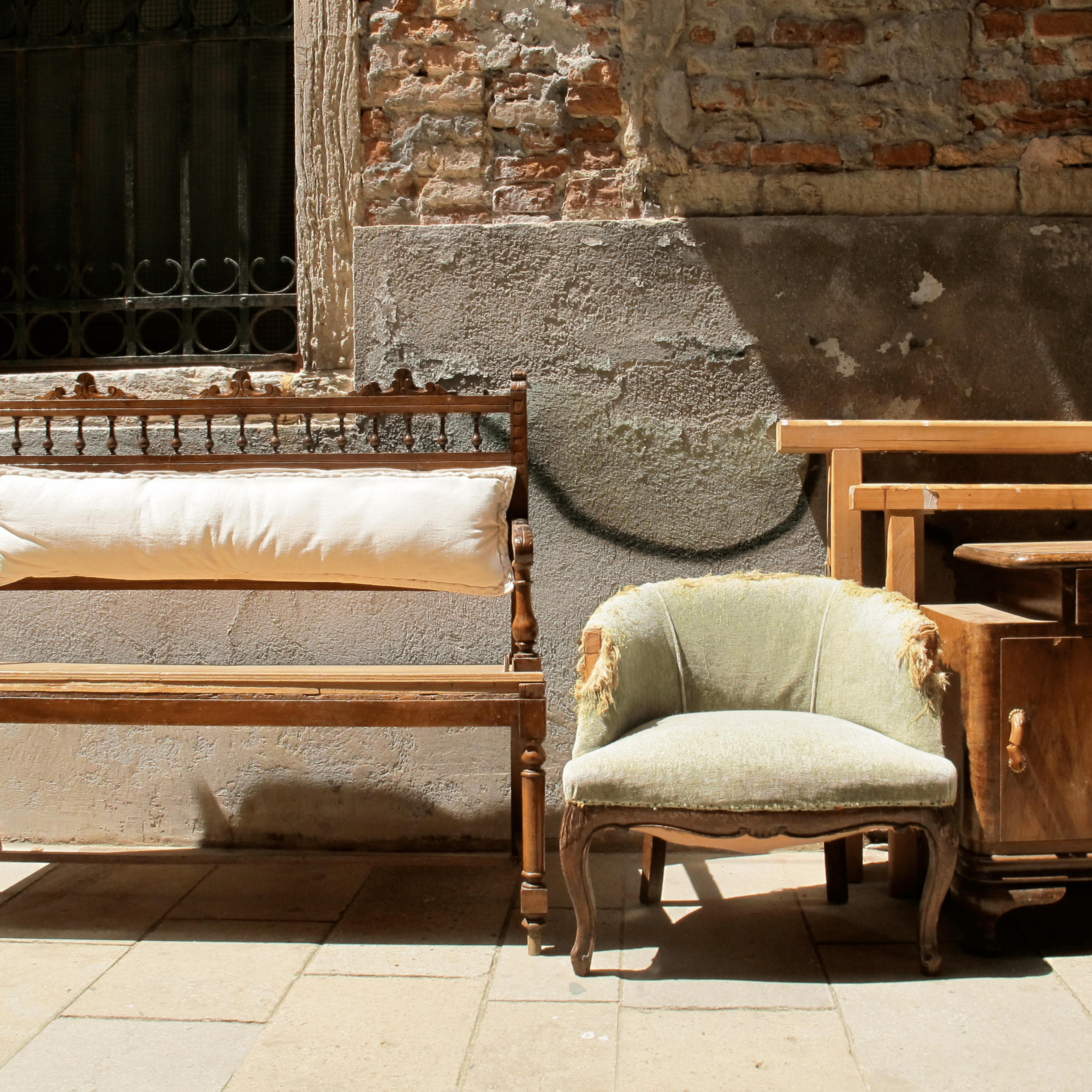 Recherche et relooking personnalisé de meubles uniques selon tes envies.